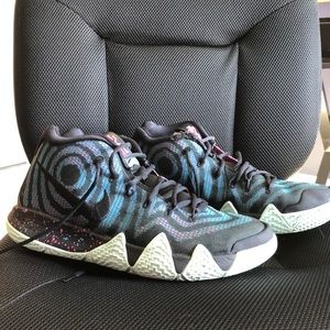 Kyrie 4 basketball sneakers